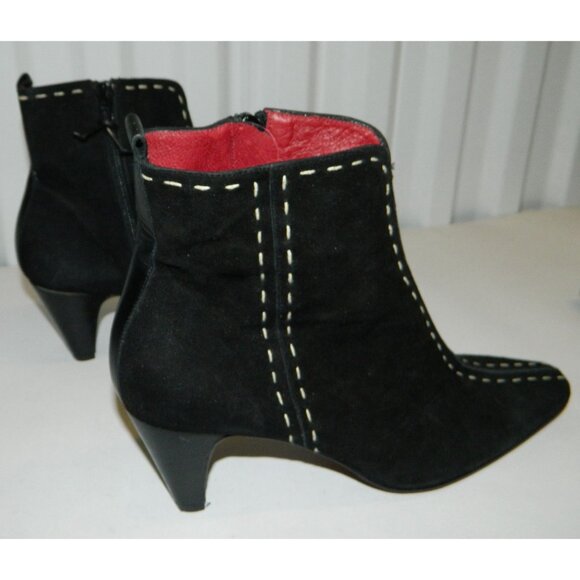 Donald J Pliner Black Suede Ankle Boots Contrast White Stitching Size 7.5 M - Picture 3 of 10